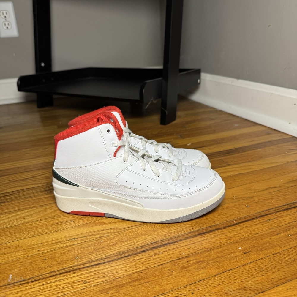 Nike Air Jordan 2 Retro Christmas White Fire Red Fir DQ8564-101 Kids Size 3Y